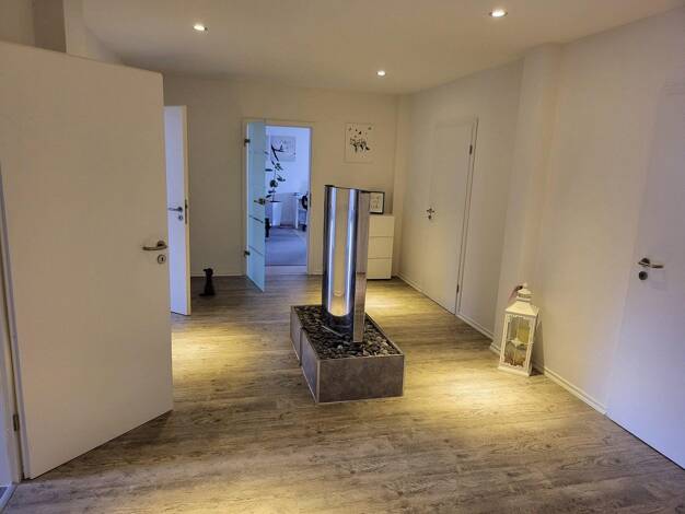 Wohnung zur Miete 900 € 4,5 Zimmer 200 m² 2. Geschoss frei ab 01.11.2026 Waldenburger Straße 87 Jerisau Glauchau 08371