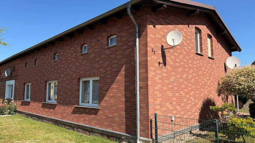 Doppelhaushälfte zum Kauf 343.000 € 7 Zimmer 228 m² 2.774 m² Grundstück Landin Schwedt/Oder 16303