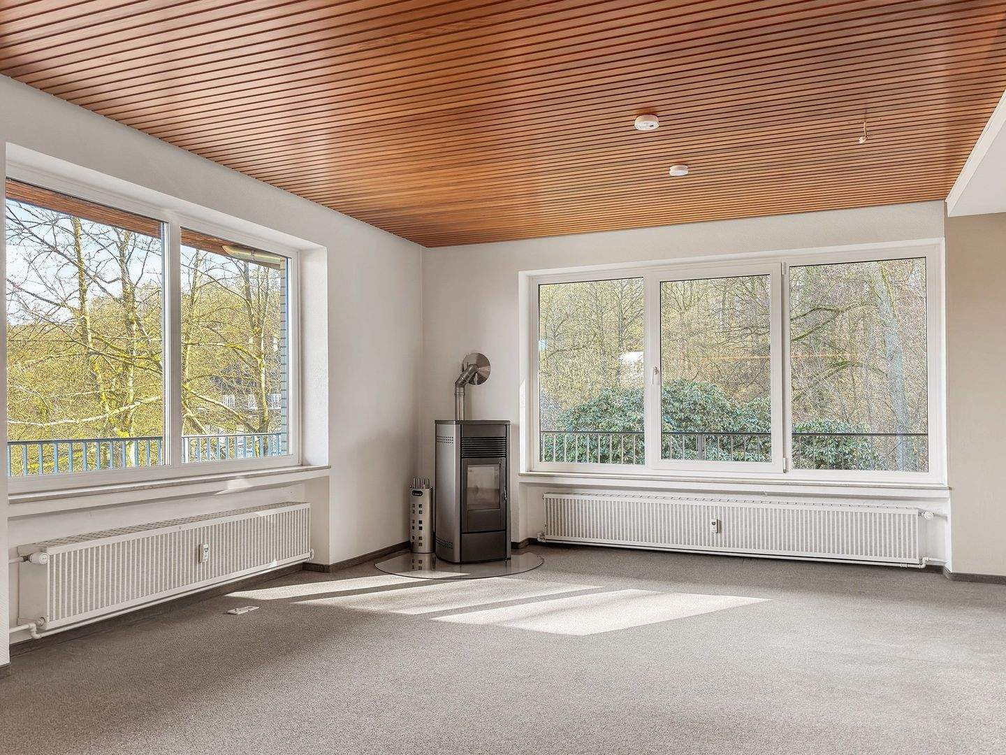 Immobilie in Hessisch Oldendorf - Idyllisch wohnen am Waldrand - viel Platz und Natur direkt vor der Tür - Bild 4