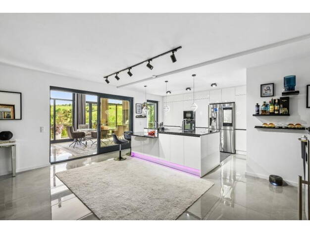 Villa zum Kauf provisionsfrei 1.325.000 € 14 Zimmer 447 m² 1.111 m² Grundstück Niederlibbach Taunusstein 65232