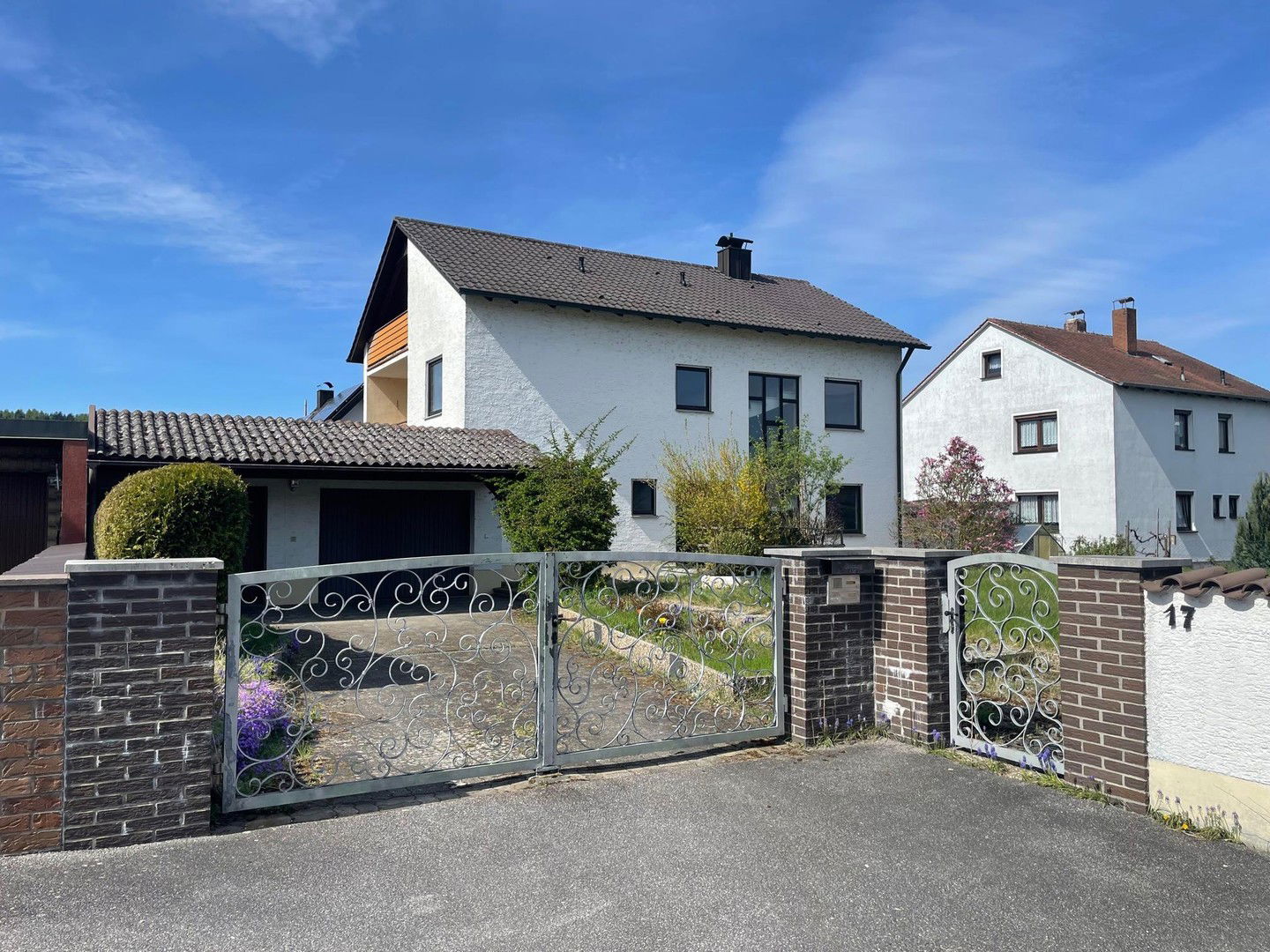 Einfamilienhaus zum Kauf provisionsfrei 450.000 € 8,5 Zimmer 236 m²<br/>Wohnfläche 858 m²<br/>Grundstück Schwandorfer Straße 17 Zeitlarn Zeitlarn 93197