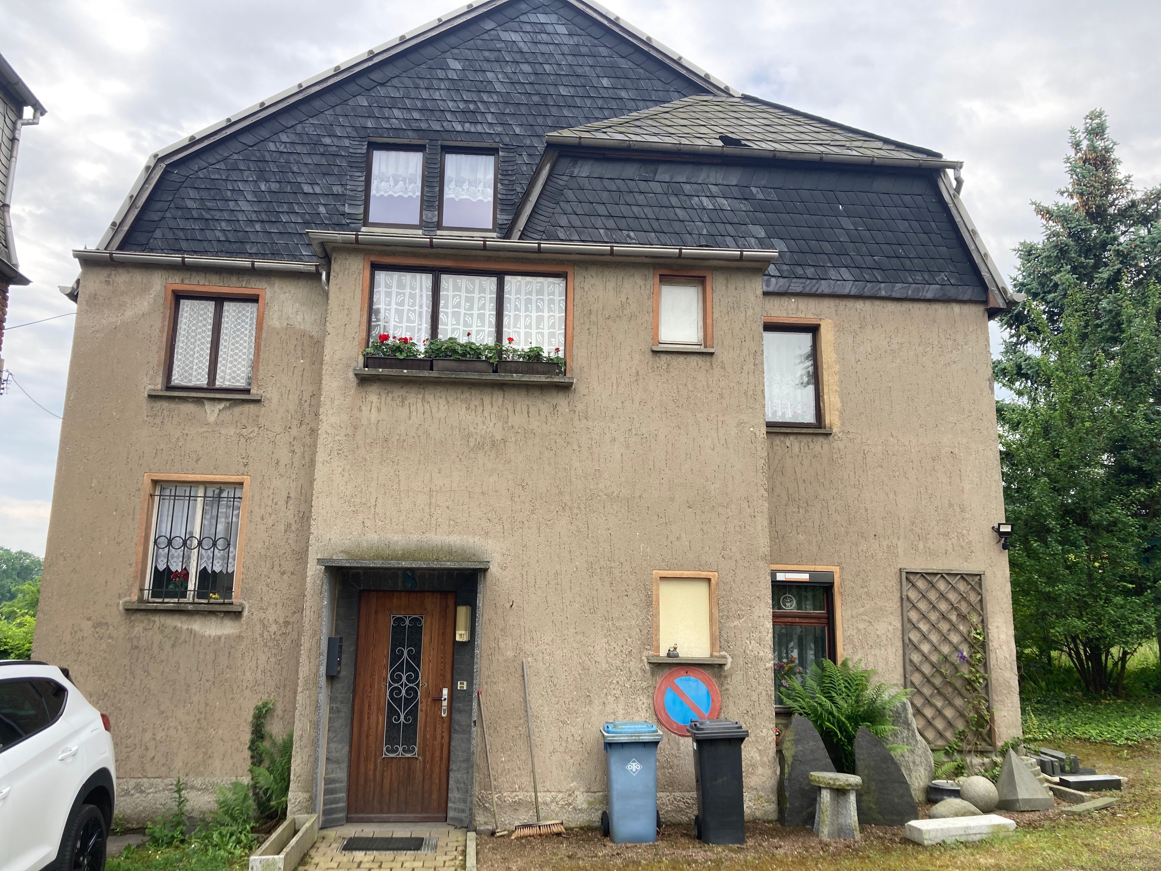 Mehrfamilienhaus zum Kauf 68.000 € 8 Zimmer 150 m²<br/>Wohnfläche 1.784 m²<br/>Grundstück ab sofort<br/>Verfügbarkeit Stollberg Stollberg/Erzgebirge 09366