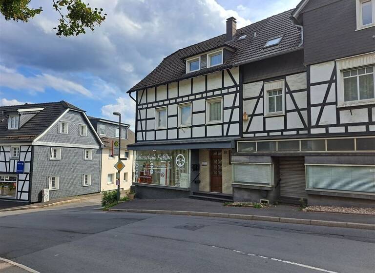 Mehrfamilienhaus zum Kauf 295.000 € 9 Zimmer 230 m²<br/>Wohnfläche 537 m²<br/>Grundstück Kürten Kürten 51515