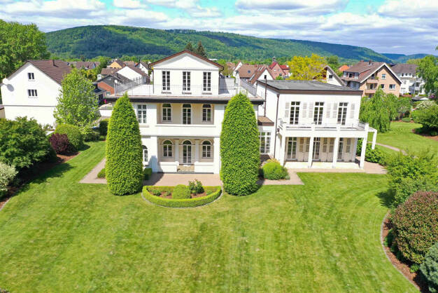 Haus zum Kauf 1.750.000 € 10 Zimmer 835 m² 4.590 m² Grundstück Kernstadt Holzminden 37603