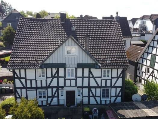 Mehrfamilienhaus zum Kauf als Kapitalanlage geeignet 169.000 € 10 Zimmer 270 m² 431 m² Grundstück Eckenhagen Reichshof 51580