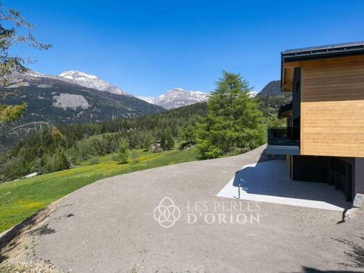 Haus zum Kauf 4.158.461 € 5 Zimmer 318 m² 1.614 m² Grundstück Crans-Montana Crans-Montana 3963