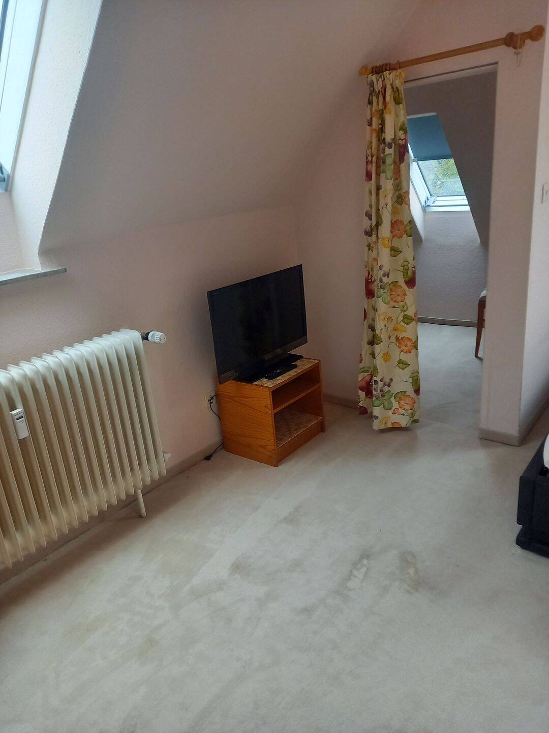 2 Zimmer Single Dachgeschoß Wohnung teilmöbliert in Jugendstilvilla in Behringersdorf – Schwaig bei Nürnberg – Vorschaubild 3