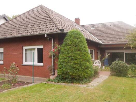 Einfamilienhaus zum Kauf 360.000 € 7 Zimmer 160 m² 782 m² Grundstück Cloppenburg 49661