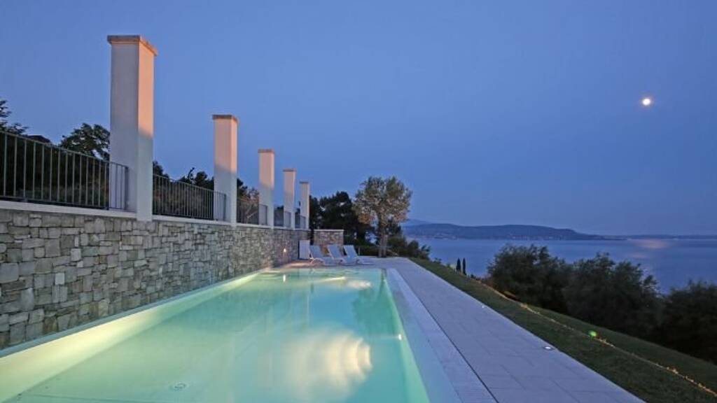 Villa zum Kauf 3.200.000 € 265 m² 3.000 m² Grundstück frei ab sofort gardone riviera 25083