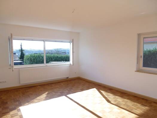 Wohnung zur Miete 1.100 € 2 Zimmer 100 m² Geschoss EG/2 frei ab sofort Traubenweg 4 Ochsenfurt 97199