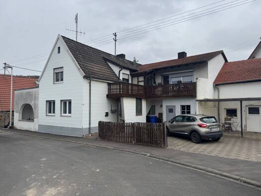 Mehrfamilienhaus zum Kauf 210.000 € 6 Zimmer 230 m² 426 m² Grundstück frei ab sofort Sachsenheim Gössenheim 97780