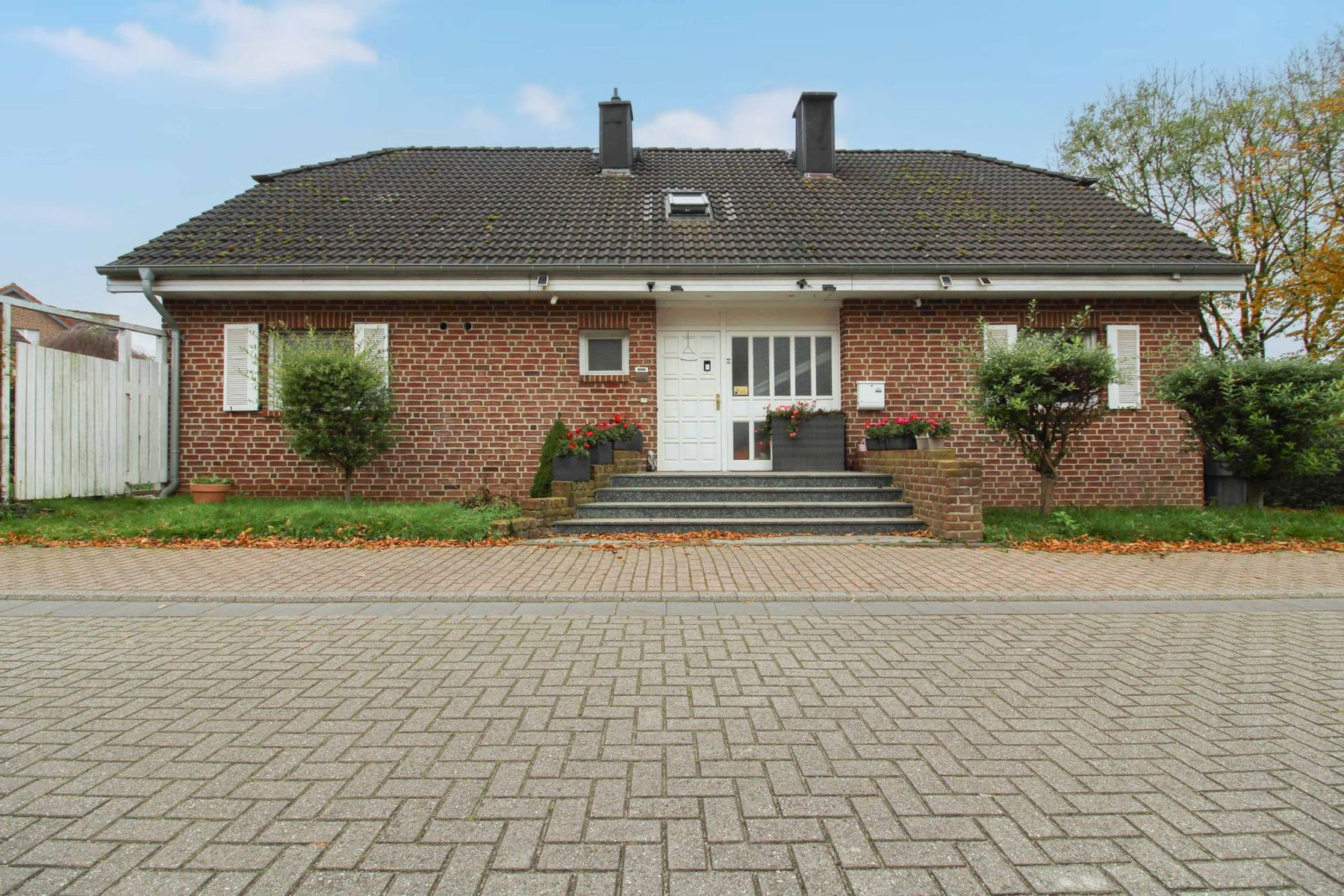 Einfamilienhaus zum Kauf 659.000 € 9 Zimmer 299,2 m²<br/>Wohnfläche 511,2 m²<br/>Grundstück 31.01.2025<br/>Verfügbarkeit Lobberich Nettetal 41334