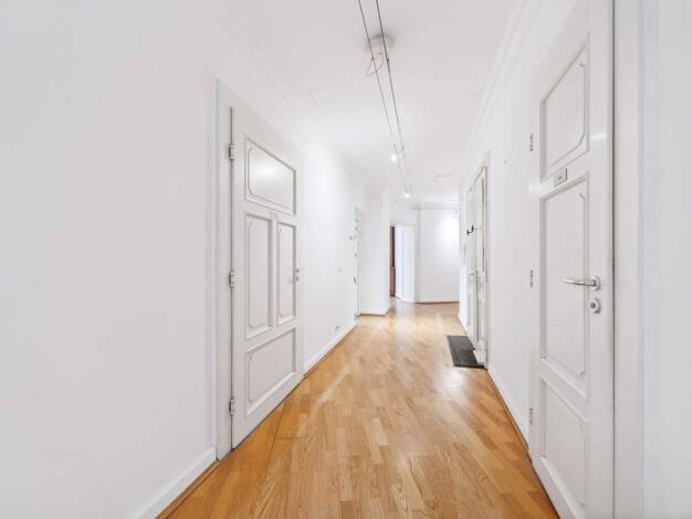 Wohnung zum Kauf 510.000 € 9 Zimmer 202 m² 1. Geschoss Neustadt-Neuschönefeld Leipzig 04315