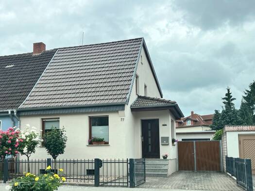 Doppelhaushälfte zum Kauf 225.000 € 4 Zimmer 95 m² 300 m² Grundstück frei ab sofort Stendal 39576
