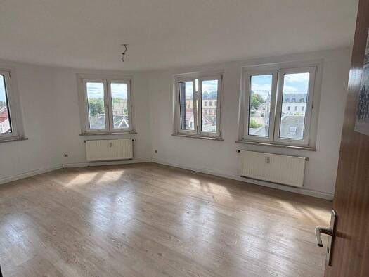 Wohnung zur Miete 550 € 5 Zimmer 110 m² 3 Geschosse frei ab sofort Pestalozzistraße 45 Meerane 08393
