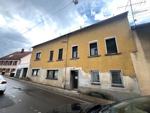 Mehrfamilienhaus zum Kauf als Kapitalanlage geeignet 79.000 € 12 Zimmer 354 m² 757 m² Grundstück Ottweiler Ottweiler 66564