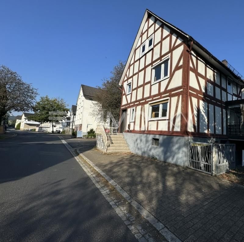 Einfamilienhaus zum Kauf 9 Zimmer 187 m²<br/>Wohnfläche 112 m²<br/>Grundstück Nanzenbach Dillenburg 35690