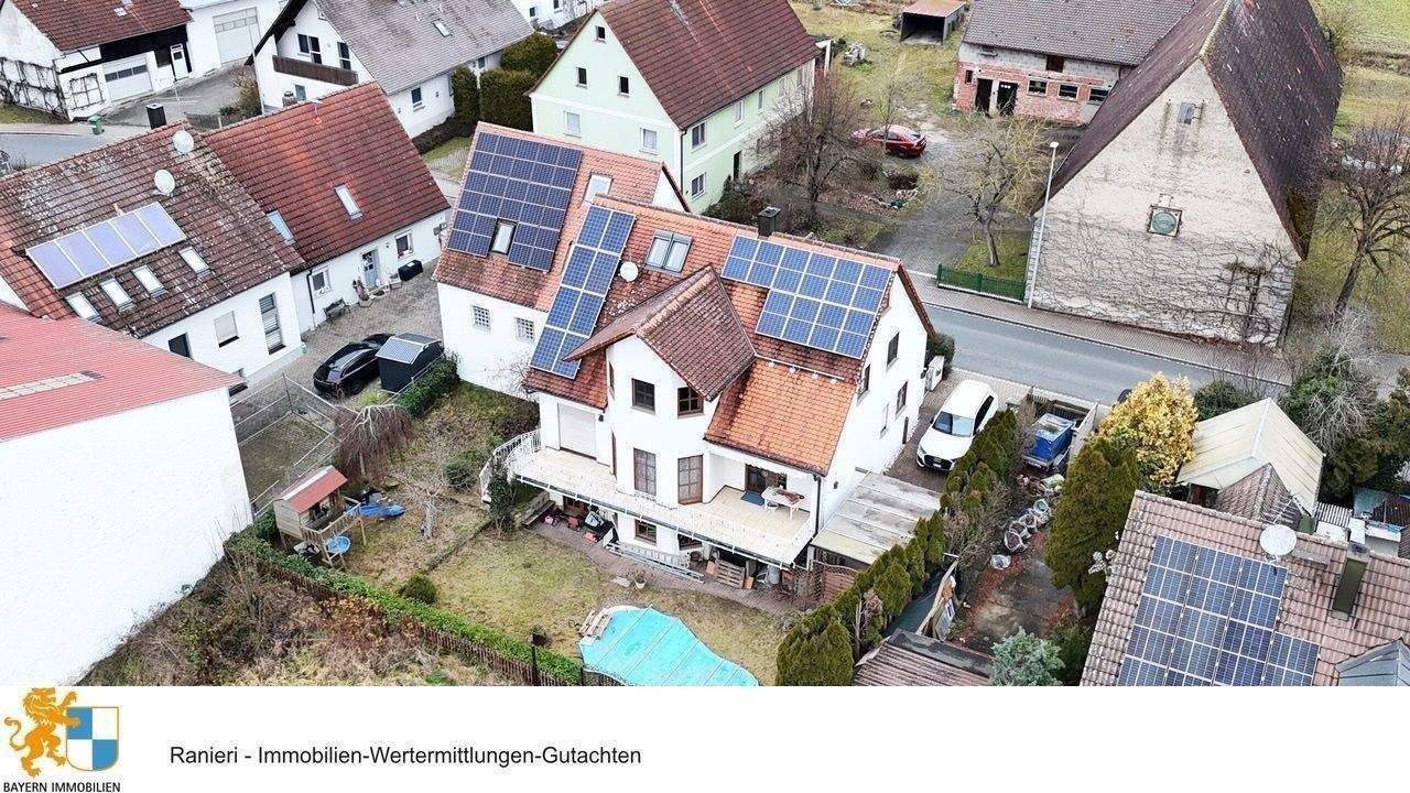 Immobilie in Weisendorf - Wohnhaus mit großem Nebengebäude zur  vielseitigen Nutzung und Garagen mit schönem Garten und Pool - Bild 0