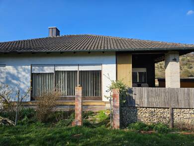 Einfamilienhaus zum Kauf 446.000 € 8 Zimmer 200 m² 1.010 m² Grundstück Dollnstein Dollnstein 91795