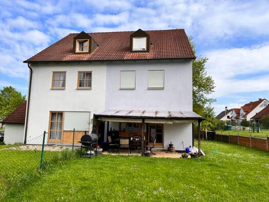 Doppelhaushälfte zum Kauf 250.000 € 4,5 Zimmer 133 m² 479 m² Grundstück frei ab 01.10.2026 Velburg Velburg 92355