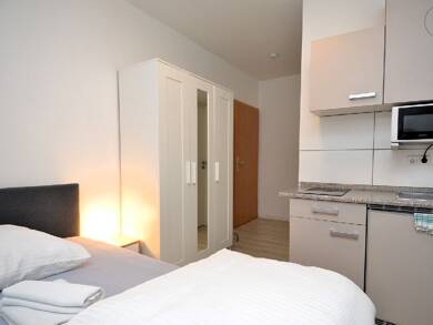 Wohnung zur Miete Wohnen auf Zeit 700 € 1 Zimmer 16 m² frei ab 01.08.2025 Pfersee Augsburg 86157