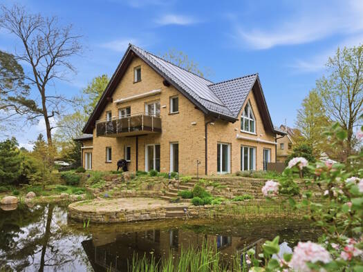 Villa zum Kauf 1.575.000 € 10 Zimmer 281,2 m² 3.931 m² Grundstück Falkensee 14612