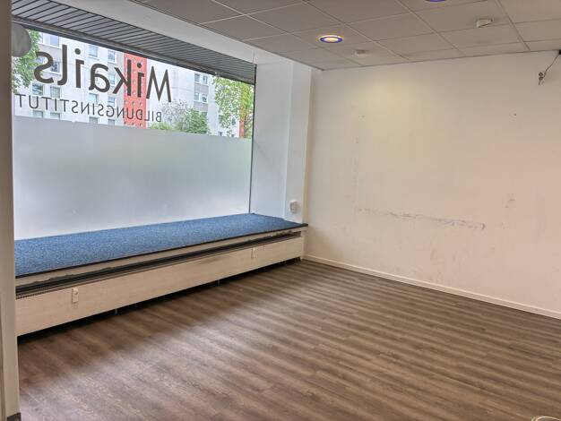 Bürofläche zur Miete 13 € 389 m² Bürofläche teilbar ab 135 m² Limmer Hannover 30159