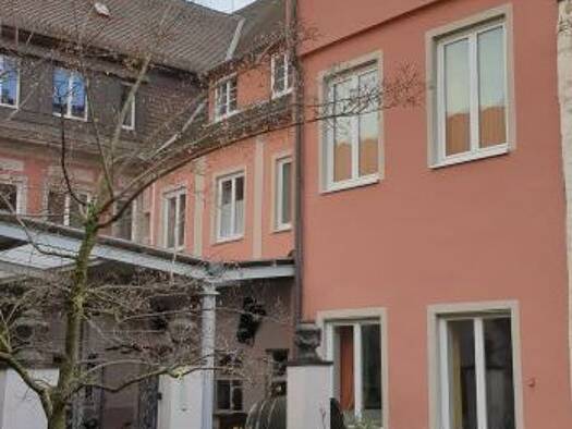Mehrfamilienhaus zum Kauf als Kapitalanlage geeignet 15 Zimmer 835 m² 810 m² Grundstück Innenstadt Innenstadt 86150