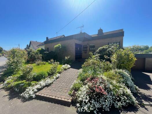 Bungalow zum Kauf 549.000 € 7 Zimmer 230 m² 543 m² Grundstück Eitorf 53783