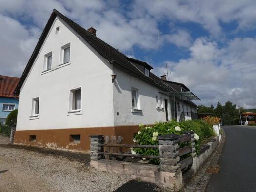 Einfamilienhaus zum Kauf 55.000 € 5 Zimmer 85 m² 565 m² Grundstück Kirchenthumbach Kirchenthumbach 91281