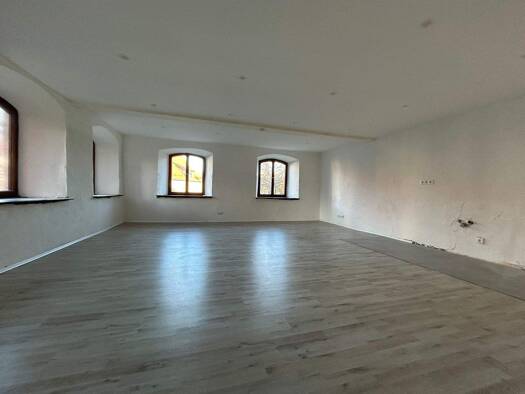 Wohnung zur Miete 800 € 2 Zimmer 80 m² EG frei ab sofort Nennslingen 91790