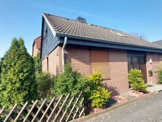 Einfamilienhaus zum Kauf 250.000 € 5 Zimmer 106,1 m² 384 m² Grundstück frei ab sofort Goethestraße 42 Lehrte 31275