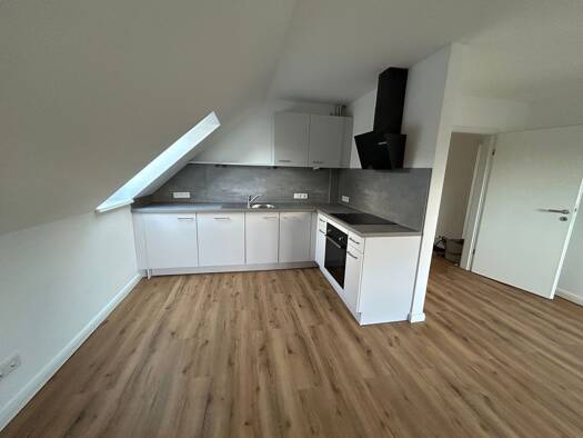 Wohnung zur Miete 950 € 4 Zimmer 86 m² Geschoss 1/2 frei ab 15.03.2026 Tönning 25832