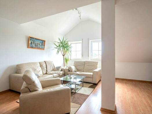 Wohnung zur Miete 650 € 2 Zimmer 63 m² Geschoss 2/2 frei ab 01.11.2026 Osterhofen Osterhofen 94486