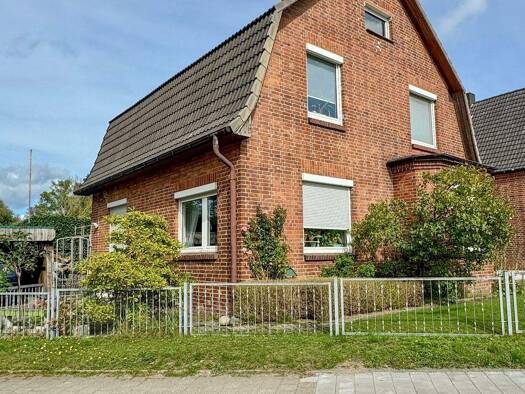 Einfamilienhaus zum Kauf 319.000 € 6 Zimmer 147 m² 377 m² Grundstück Bad Oldesloe 23843