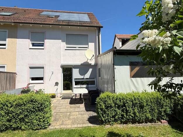 Doppelhaushälfte zum Kauf 148.000 € 5 Zimmer 90,8 m² 393 m² Grundstück Innenstadt Hof 95032