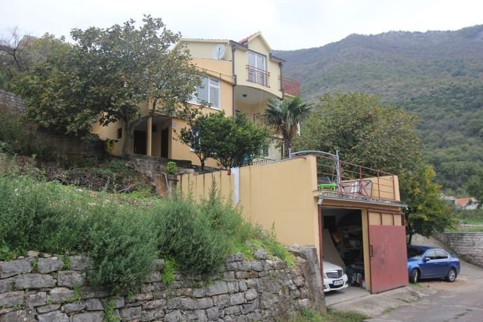 Haus zum Kauf provisionsfrei 158.000 € 2 Zimmer 90 m²<br/>Wohnfläche 153 m²<br/>Grundstück Herceg Novi, Montenegro 85340