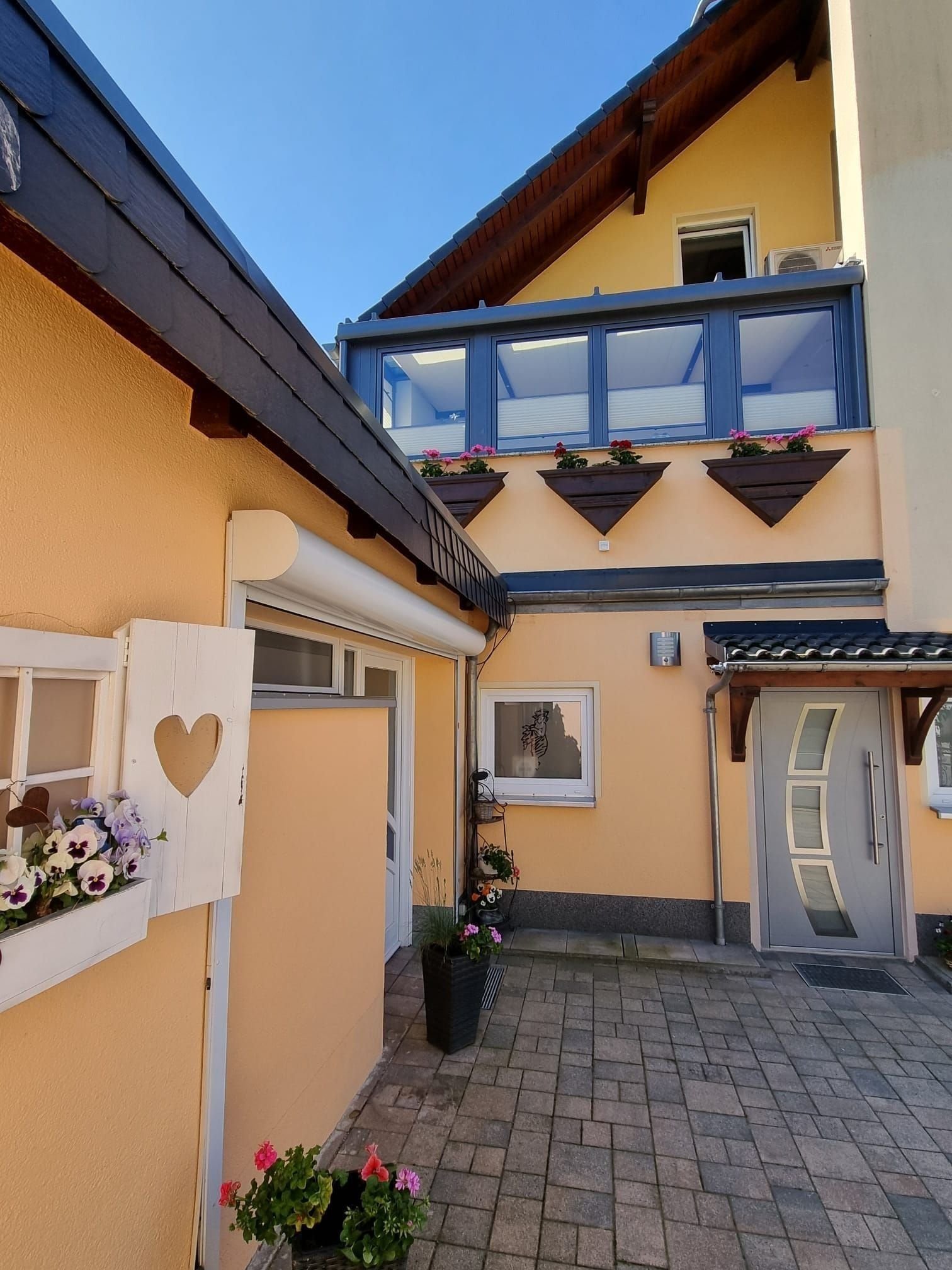 Haus zum Kauf 335.000 € 5 Zimmer 188 m²<br/>Wohnfläche 277 m²<br/>Grundstück Greiz Greiz 07973