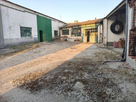 Haus zum Kauf 199.900 € 1 Zimmer 729 m² Fontiveros 05310