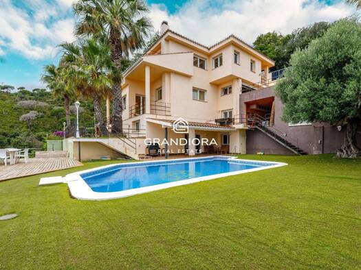 Einfamilienhaus zum Kauf 1.850.000 € 767 m² 1.169 m² Grundstück 3 Carrer del Cedre Barcelona 08916