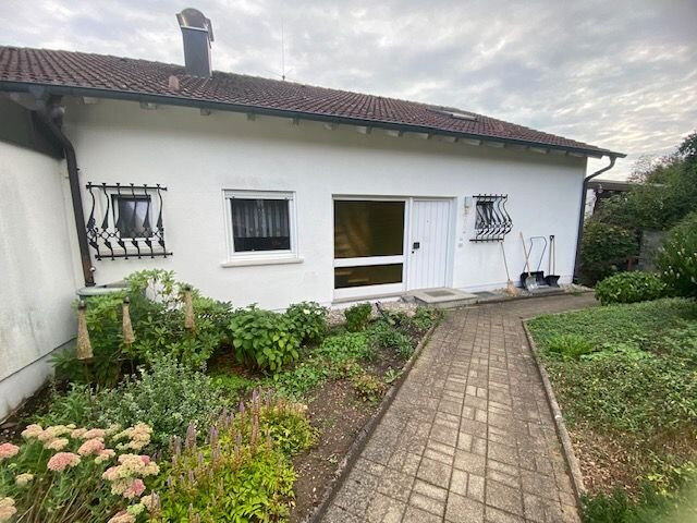 Einfamilienhaus zum Kauf 495.000 € 8 Zimmer 257 m²<br/>Wohnfläche 738 m²<br/>Grundstück Kleinengstingen Engstingen 72829