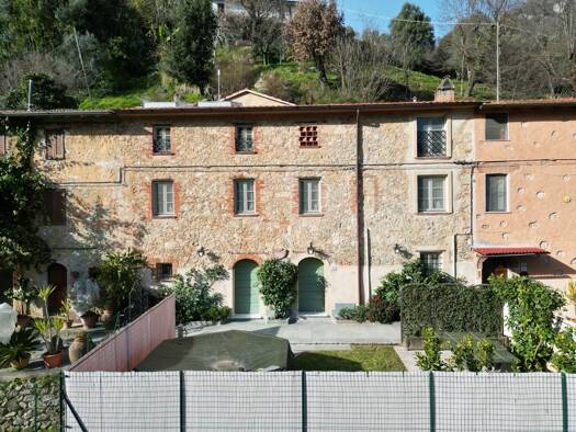 Reihenmittelhaus zum Kauf 600.000 € 8 Zimmer 180 m² 500 m² Grundstück frei ab sofort Camaiore 55041