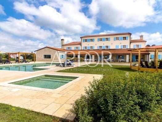 Büro zum Kauf 3.200.000 € 18 Zimmer Centar, Pula Center