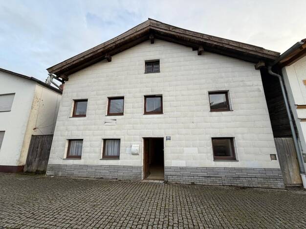 Einfamilienhaus zum Kauf 98.000 € 6 Zimmer 130 m² 221 m² Grundstück frei ab sofort Vilsbiburger Straße 39 Frontenhausen 84160
