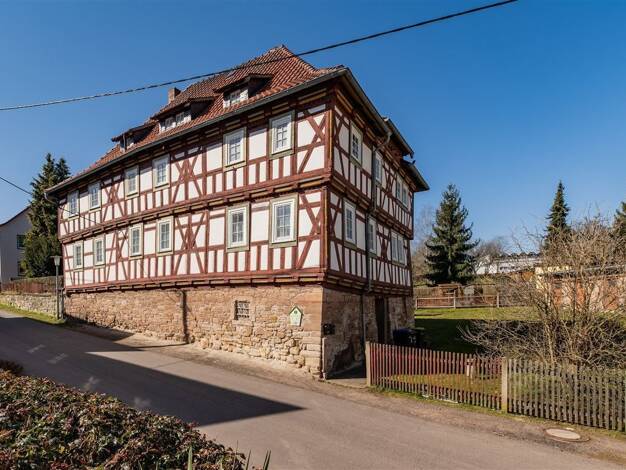 Einfamilienhaus zum Kauf 159.000 € 8 Zimmer 200 m² 1.160 m² Grundstück frei ab sofort Am Langen Feld 24 Schwarzhausen Waltershausen , Thür 99880
