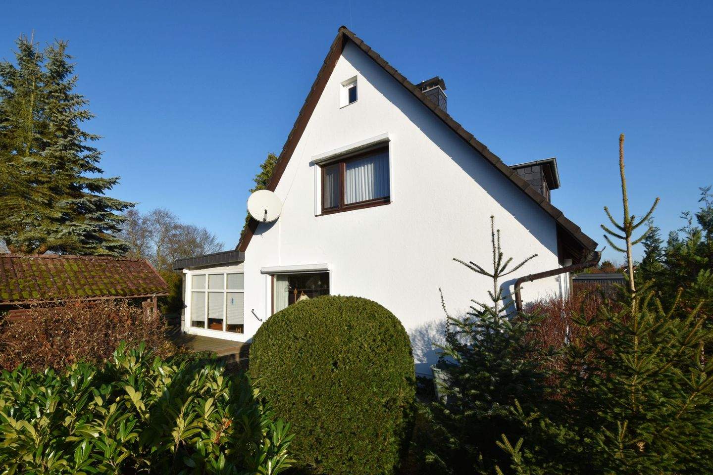 Immobilie in Großensee - Einfamilienhaus in zentraler Lage auf großem Grundstück mit Platz für ein zweites Gebäude - Bild 1