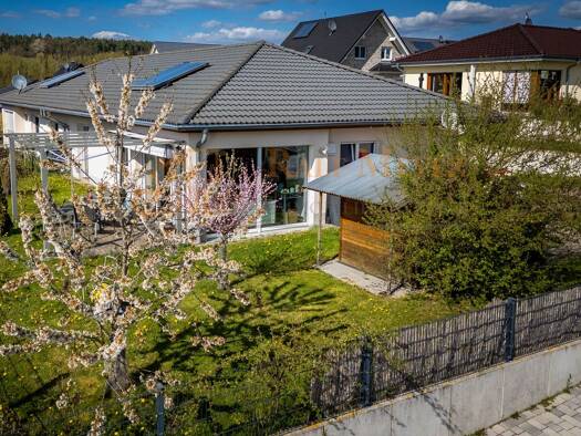 Bungalow zum Kauf 349.000 € 3 Zimmer 100 m² 400 m² Grundstück frei ab sofort Bonbaden Braunfels 35619