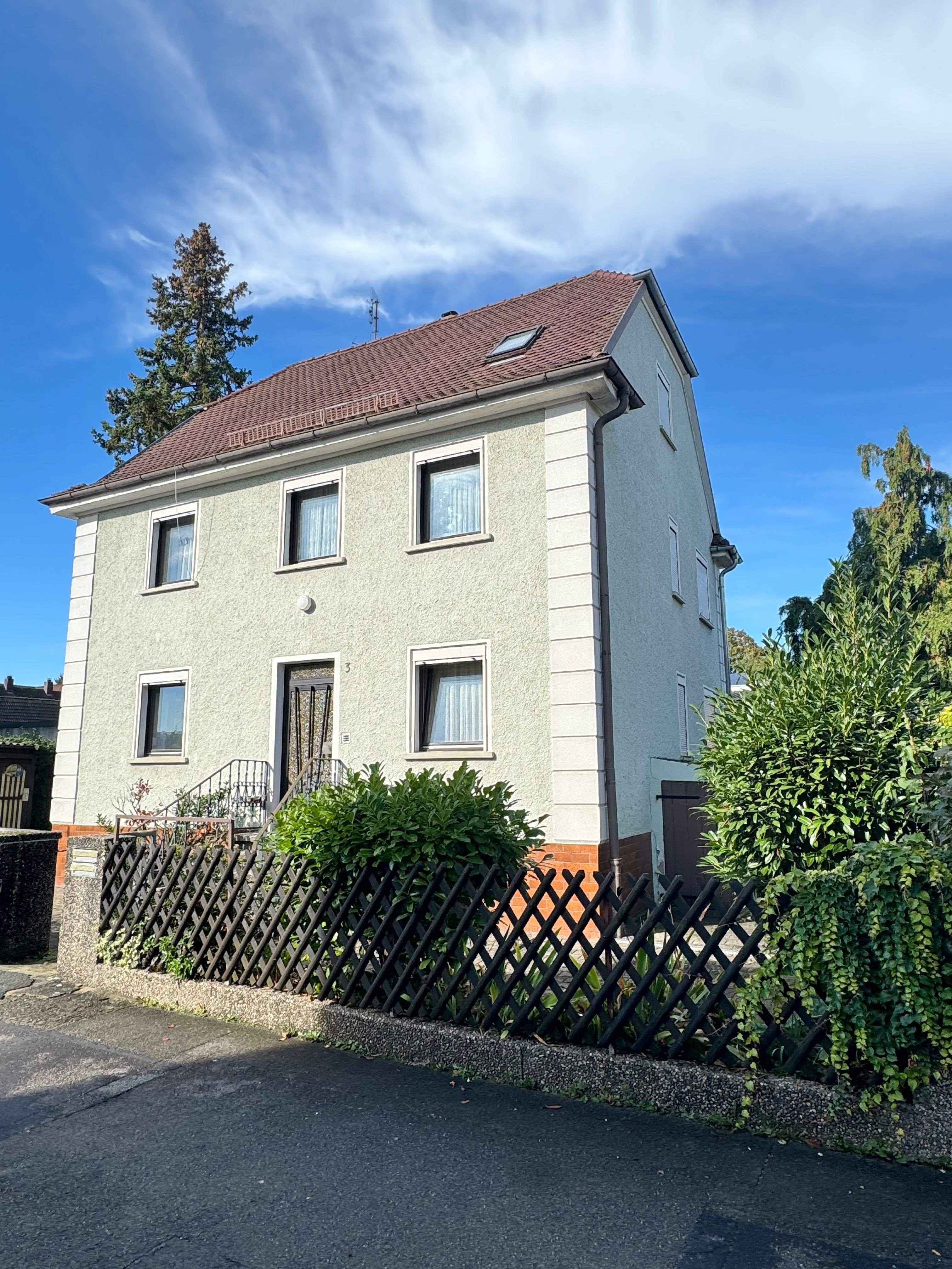 Einfamilienhaus zum Kauf 440.000 € 8,5 Zimmer 160 m²<br/>Wohnfläche 320 m²<br/>Grundstück ab sofort<br/>Verfügbarkeit Amtsgasse 3 Vach 180 Fürth 90768