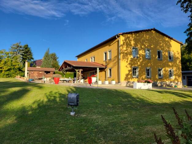 Villa zum Kauf provisionsfrei 1.250.000 € 6 Zimmer 301,3 m² 7.080 m² Grundstück Ringstraße 13 Ossel Elstra 01920