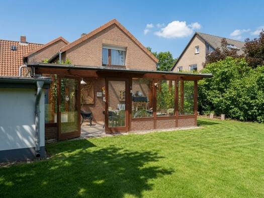 Einfamilienhaus zum Kauf 360.000 € 8 Zimmer 204 m² 1.237 m² Grundstück Gifhorn Gifhorn 38518